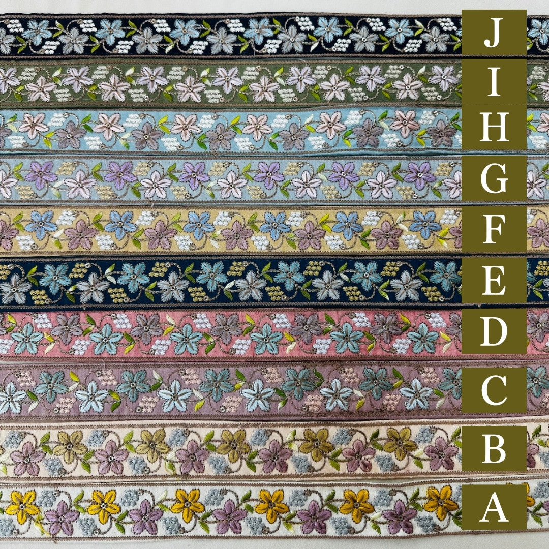 【50cm単位】 刺繍リボン 細幅 幸せを運ぶ桔梗の花 インド刺繍リボン スパンコール 布地 幅約3.5cm 250907005