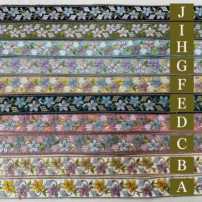 【50cm単位】 刺繍リボン 細幅 幸せを運ぶ桔梗の花 インド刺繍リボン スパンコール 布地 幅約3.5cm 250907005