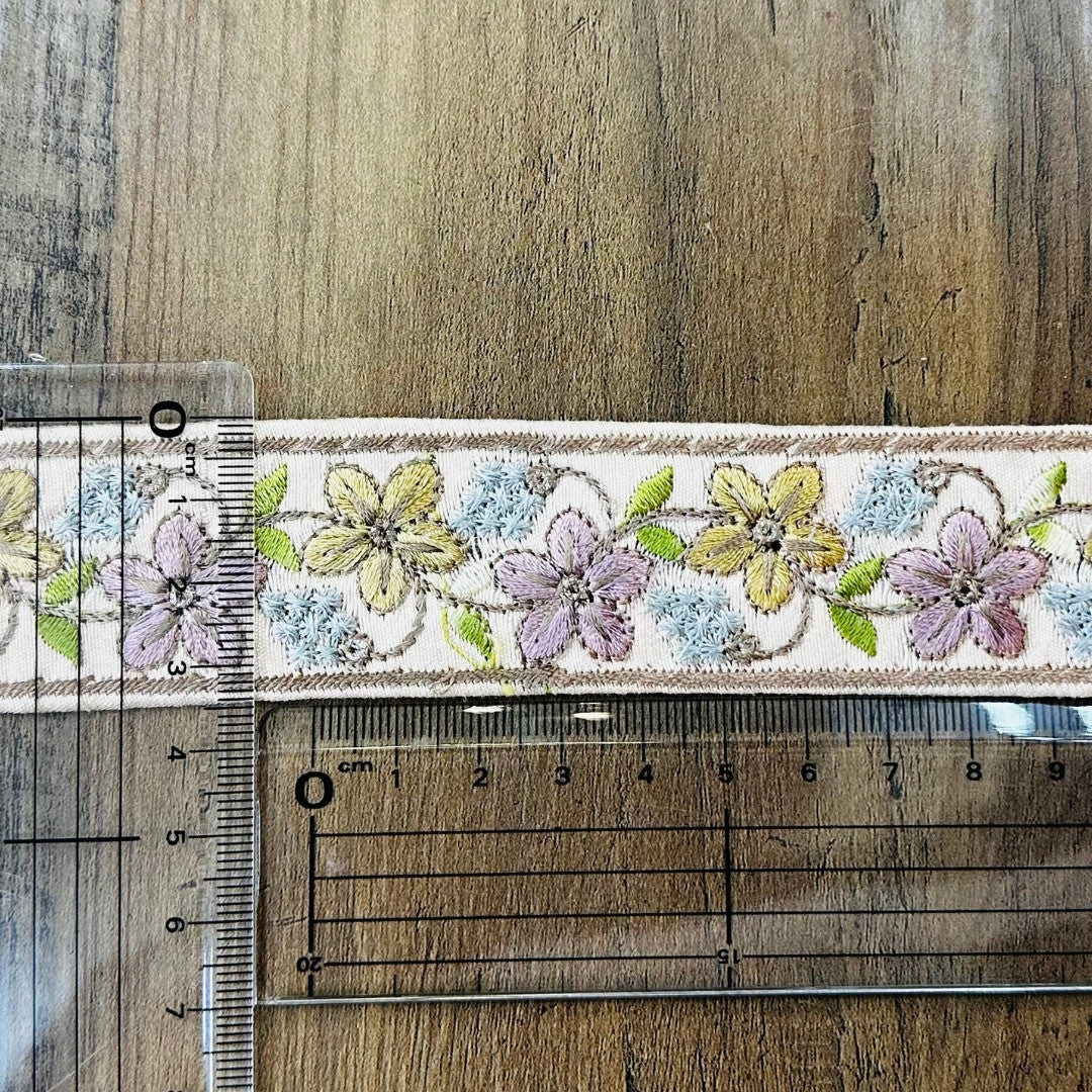 【50cm単位】 刺繍リボン 細幅 幸せを運ぶ桔梗の花 インド刺繍リボン スパンコール 布地 幅約3.5cm 250907005