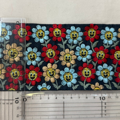 【50cm単位】刺繍リボン 広幅 幅広 太幅 インド刺繍リボン ノンスパンコール 布地 お花の笑顔に魅せられて 幅約8.9cm 251031001