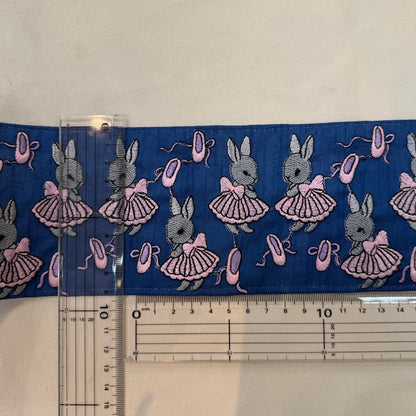 【50cm単位】刺繍リボン 広幅 幅広 太幅 インド刺繍リボン ノンスパンコール 布地 うさぎのバレリーナ 幅約9.2cm 251031002