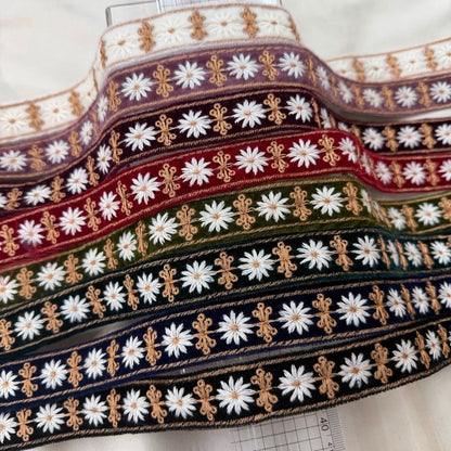 【50cm単位】刺繍リボン 細幅インド刺繍リボン ノンスパンコール 布地 マーガレット夫人のベルベット 幅約2.5cm 251112001