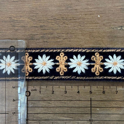 【50cm単位】刺繍リボン 細幅インド刺繍リボン ノンスパンコール 布地 マーガレット夫人のベルベット 幅約2.5cm 251112001