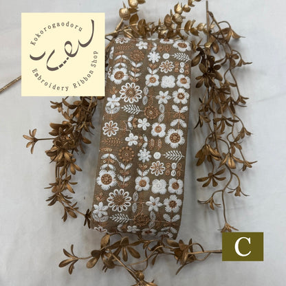 【50cm単位】刺繍リボン 細幅インド刺繍リボン スパンコール 布地 まるで白い花手箱 幅約10.2cm 251112002