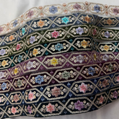 【50cm単位】刺繍リボン 細幅 インド刺繍リボン スパンコール 布地 ポーチュラカ夫人のベルベット 幅約2.7cm 251208001