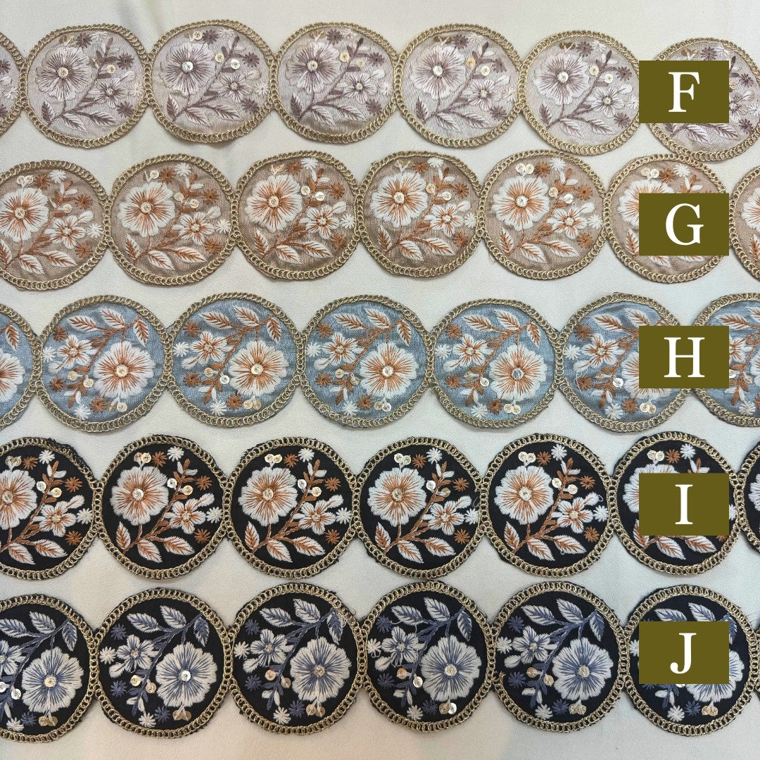 刺繍リボン-【50cm単位】刺繍リボン 細幅 インド刺繍リボン スパンコール 布地 花は輪となり時をつなぐ。 幅約6.7cm 251208002-心が躍る刺繍リボン屋 by船場マップ