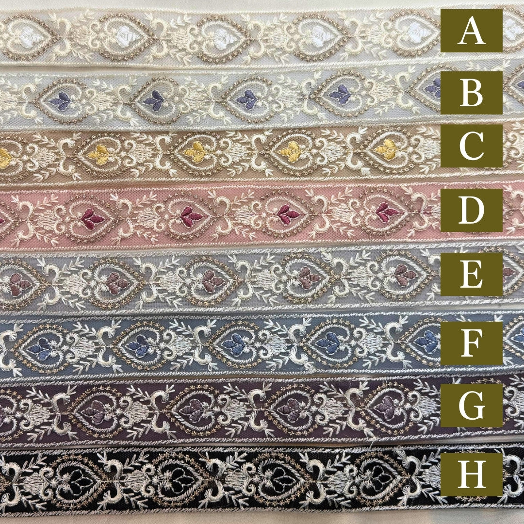 刺繍リボン-【50cm単位】刺繍リボン 細幅 インド刺繍リボン ノンスパンコール チュール ハートのシャンデリア 幅約3cm 251208003-心が躍る刺繍リボン屋 by船場マップ