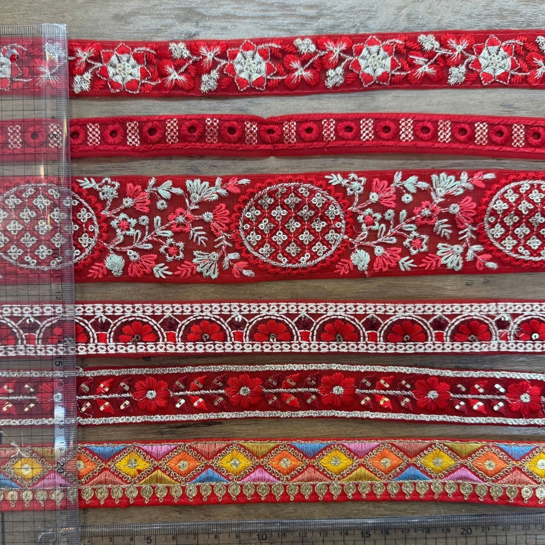 【50cm単位】刺繍リボン 細幅 インド刺繍リボン スパンコール チュール 布地 赤い刺繍リボンに恋して 幅約2cm～5cm 260206001