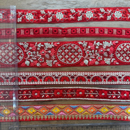 【50cm単位】刺繍リボン 細幅 インド刺繍リボン スパンコール チュール 布地 赤い刺繍リボンに恋して 幅約2cm～5cm 260206001