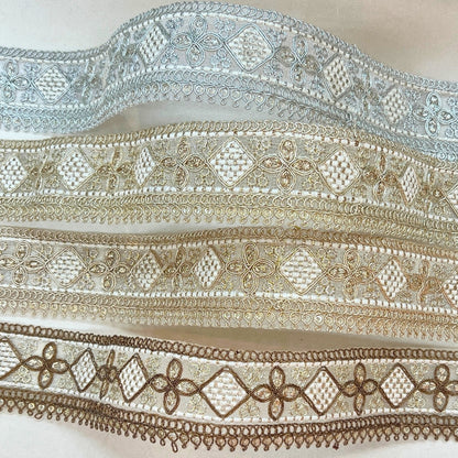 【50cm単位】刺繍リボン インド刺繍リボン 細幅 アンティーク調刺繍リボン スパンコール 幅約4cm 260206004