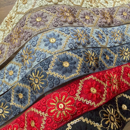 【50cm単位】刺繍リボン 花柄 インド刺繍リボン スパンコール 布地 宮廷の花ダイヤ 幅約3.5cm 260608012