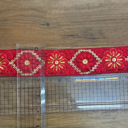 【50cm単位】刺繍リボン 花柄 インド刺繍リボン スパンコール 布地 宮廷の花ダイヤ 幅約3.5cm 260608012