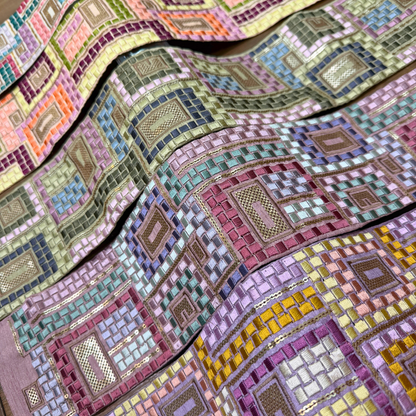 【50cm単位】刺繍リボン 幾何学 インド刺繍リボン スパンコール 布地 幻のモザイク刺繍リボン 幅約10.5cm 260710007 260710007