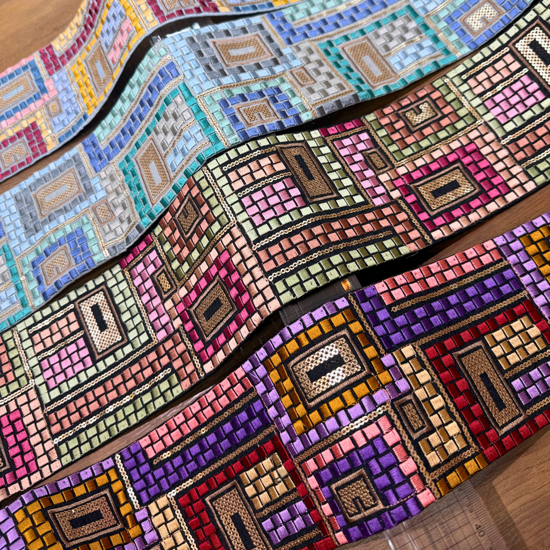【50cm単位】刺繍リボン 幾何学 インド刺繍リボン スパンコール 布地 幻のモザイク刺繍リボン 幅約10.5cm 260710007 260710007