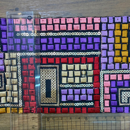 【50cm単位】刺繍リボン 幾何学 インド刺繍リボン スパンコール 布地 幻のモザイク刺繍リボン 幅約10.5cm 260710007 260710007