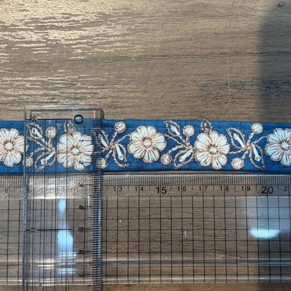 【50cm単位】 刺繍リボン インド刺繍リボン 細幅 布地  スパンコール 約2.2cm幅 約20mm～25mm 魔法にかけられて氷の結晶の花２ 260718003