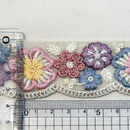 【50cm単位】 刺繍リボン インド刺繍リボン チュール スパンコール パステルカラーのお花畑 スカラップ 細幅 幅約3.5cm 260718012