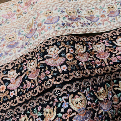 【50cm単位】刺繍リボン インド刺繍リボン 猫柄 ノンスパンコール 心が躍るバレエコレクション Vol.1 眠れる森の猫のバレリーナ 幅約11cm 260921001