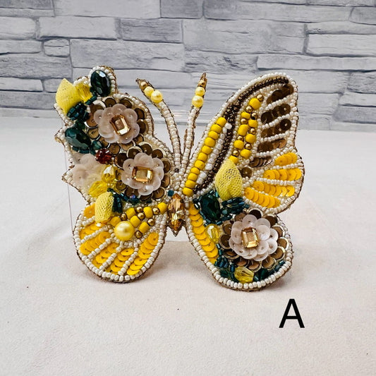 刺繍リボン-ビーズ刺繍 ワッペン カラフル 美しい 躍るように 花々へ 宝石のような 蝶 縦約9.4cm×横約10.5cm PT24062901-心が躍る刺繍リボン屋 by船場マップ