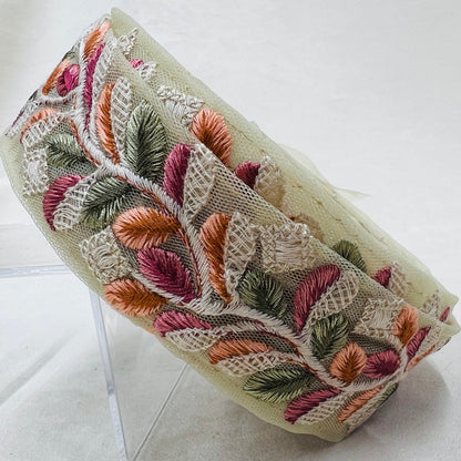 【50cm単位】 刺繍リボン 新芽が躍る 柔らか蔦柄刺繡リボン チュール 幅約4.8cm 230404006