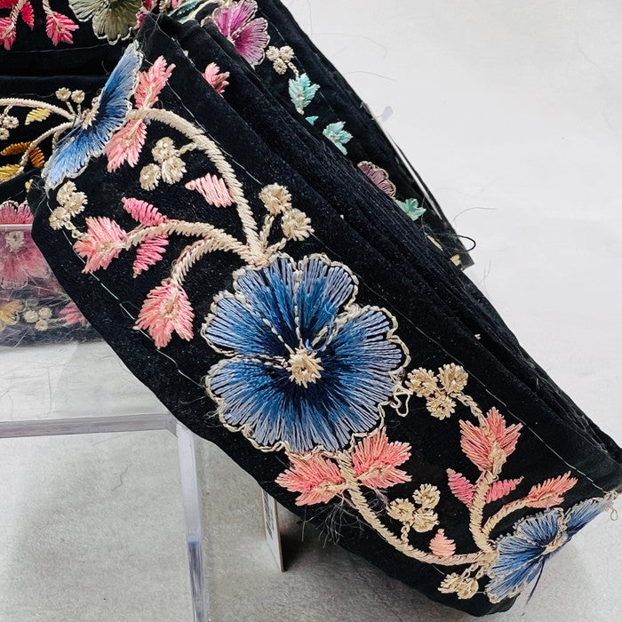 50cm単位】 刺繍リボン スパンコールがアクセント 夜露に輝く 華やか花柄 インド刺繡リボン オーガンジー 幅約3.6cm 230404 – 心が躍る 刺繍リボン屋 by船場マップ