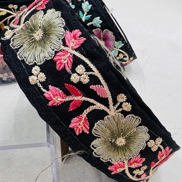 【50cm単位】 刺繍リボン スパンコールがアクセント 夜露に輝く 華やか花柄 インド刺繡リボン オーガンジー 幅約3.6cm 230404010