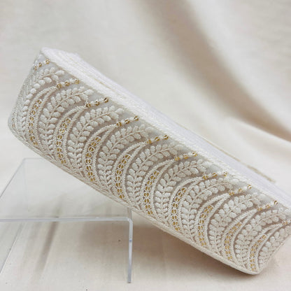 【50cm単位】 刺繍リボン ホワイトの世界 幻想的なデザイン 植物の楽園 チュール 幅約6.2cm~約6.4cm 23040626006