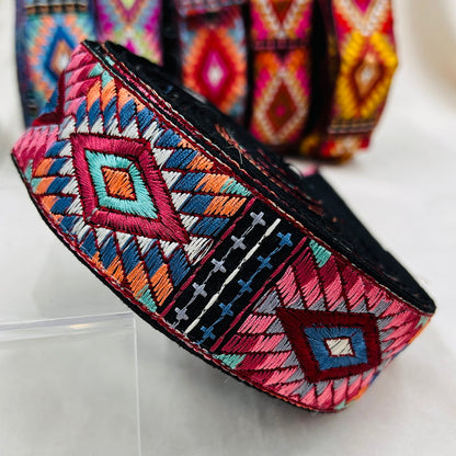 【50cm単位】 刺繍リボン ノンスパンコール  ビビットカラーでオシャレ 幾何学模様 布地 幅約4.2cm 23040626018