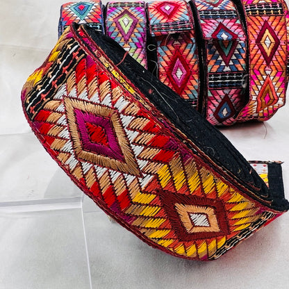 【50cm単位】 刺繍リボン ノンスパンコール  ビビットカラーでオシャレ 幾何学模様 布地 幅約4.2cm 23040626018