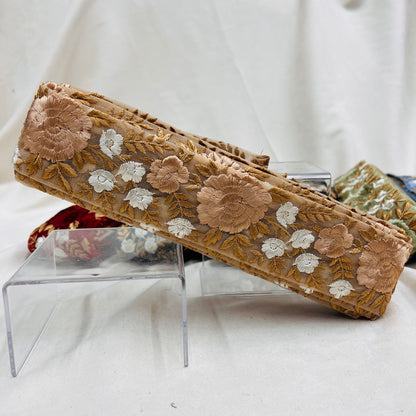 【50cm単位】 刺繍リボン ノンスパンコール 情熱の薔薇 女王の佇まい チュール 幅約5.2cm 23040626023