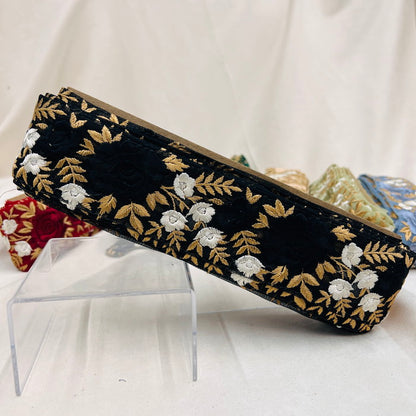 【50cm単位】 刺繍リボン ノンスパンコール 情熱の薔薇 女王の佇まい チュール 幅約5.2cm 23040626023
