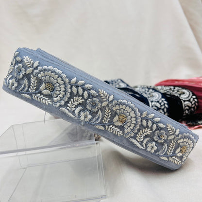 【50cm単位】 刺繍リボン 美しさの条件 空へ羽ばたくように 白い大輪の花② チュール 幅約4.6cm 23040626026