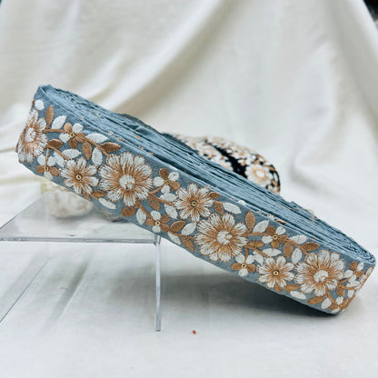 【50cm単位】 刺繍リボン 可愛さの条件 白とベージュの共演 シンプル可愛い花柄 布地 幅約4cm 230508001