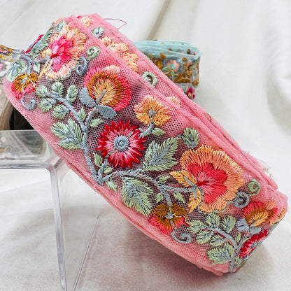 【50cm単位】 刺繍リボン ノンスパンコール！ 刺繍のみで織りなす キュートな花柄 チュール 幅約4.4cm 230508013