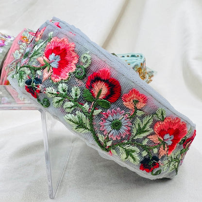 【50cm単位】 刺繍リボン ノンスパンコール！ 刺繍のみで織りなす キュートな花柄 チュール 幅約4.4cm 230508013