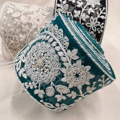 【50cm単位】 刺繍リボン 太幅 スパンコール 弾けながら広がる お花の流れ星 チュール 幅約8.2cm 230722003