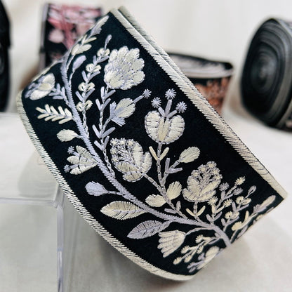 【50cm単位】 刺繍リボン ノンスパンコール 天まで届け 空に向かって咲く花① 布地 幅約6.2cm 230727002