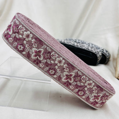 【50cm単位】 刺繍リボン キラリと煌めく 可憐に咲く 花たちの世界 布地 幅約4.6cm 230915002